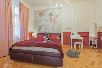 Colorful Wenceslas square apartment, Praha (fotografie 4)