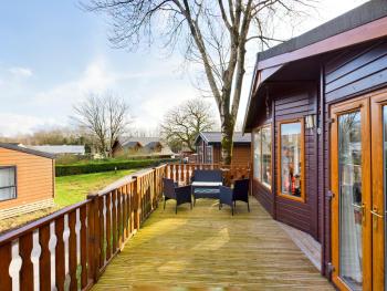 3 Bedroom Lakeview Lodge - Ensuite & Balcony Deck, Carnforth (photo 3)