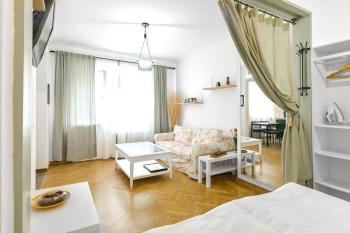 Floral & Cozy Studio in Heart of Sofia Center by Flat Mаnager, Sofia (Foto 2)