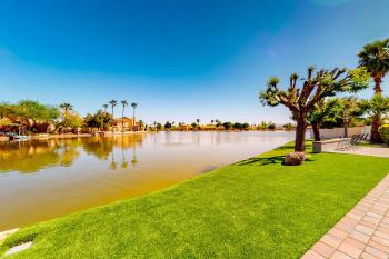 Lake in the Desert, Avondale (photo 3)