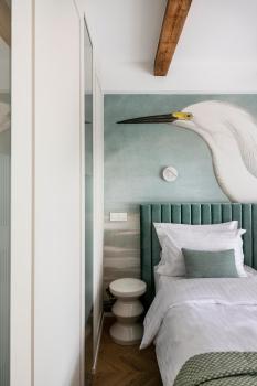 Suite with private bathroom at three bedroom interwar Villa Grabyte with daily spaces to share by pine forest on the bank of the river- 8min by car from old town, Kaunas (photo 4)