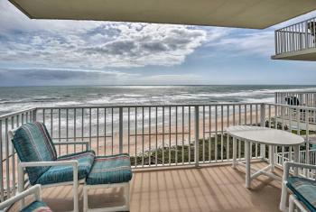 Oceanfront Ormond Beach Condo - Steps to Shore!, Ormond Beach (zdjęcie 3)