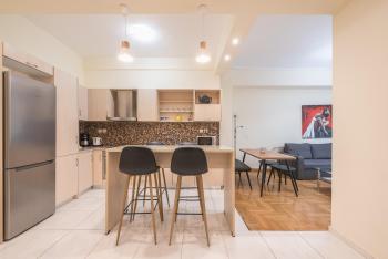 Elegant Home in Quiet Street by Cloudkeys, Atény (fotografie 2)