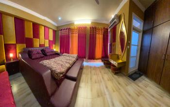 ALI Luxury & Executive Apartments & Cottages Near PC Bhurban - Cooling & Heating Inverter-Gas Blow Heater-Full Kitchen-Mountain View-Lawn-Play Area-55 inches LED-WIFI-Lift- Free Breakfast, Murree (fotografie 3)
