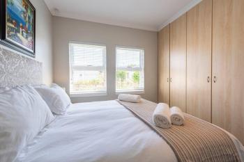 Sedgefield - Quick WALK to Beach. REDUCED Winter Rates - Sleeps 6 Guests, Sedgefield (photo 3)