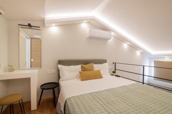 Cosy & elegant loft suite in the city center, Zante (photo 3)