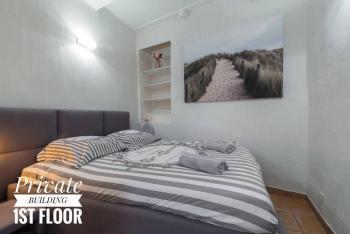 PRIVATE BUILDING, 4 APTS, UNIQUE AT NICE- OLD TOWN, Nice (photo 5)