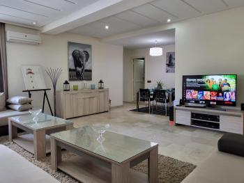 Spacious 2BR Apt, Balcony, AC & Private Garage, Casablanca Centre, Casablanca (photo 2)