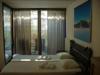 Garden apartment with garage in central Prague, Praha (fotografie 5)