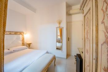 Residenza Due Torri check in presso HOTEL CENTRALE Vicolo Cattani 7, Bologna (photo 3)