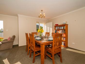 Home Base - Cooks Beach Holiday Home, Cooks Beach (фото 5)