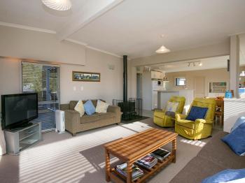 Perfect Position - Motuoapa Holiday Home, Turangi (photo 3)