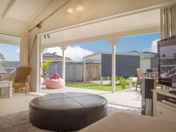 Best at The Beach - Whangamata Holiday Home, Whangamata (photo 3)