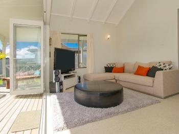 Best at The Beach - Whangamata Holiday Home, Whangamata (photo 5)
