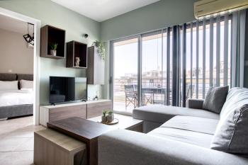 Sunny & cosy apt with balcony in Peristeri!, Ateny (zdjęcie 4)