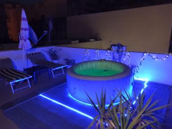 Studio apartment with private terrace, Jacuzzi & views, Mosta (foto 4)
