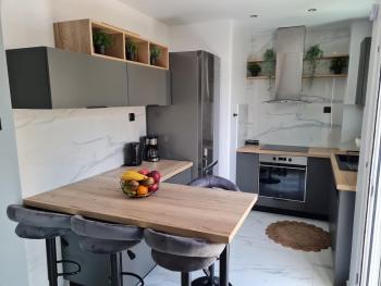 Jenny's Dream Home -Acropolis Lux 2 Bedroom Apt, with Hot Tub, free Netflix, fast Wifi, Atenas (foto 3)