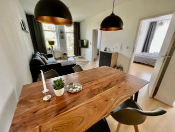 Purer Luxus mit 2 Schlafzimmern, Balkon und Privat-Parkplatz, Lipsk (zdjęcie 2)