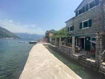 House with a pier, Donji Morinj (foto 2)