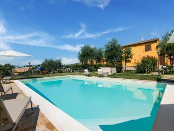 Villa in Ostra Vetere with Pool and Jacuzzis, Ostra Vetere (foto 4)