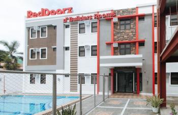 RedDoorz Plus at DBuilders Poblacion BGC, Manila (fotografie 3)