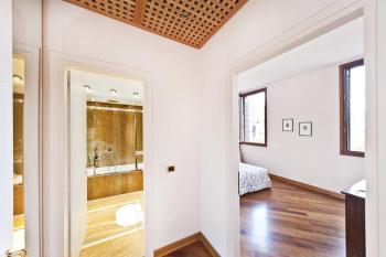 Elegant Apartment with Lift in 17th-Century Palace, Walk to St Marks Square, Benátky (fotografie 2)