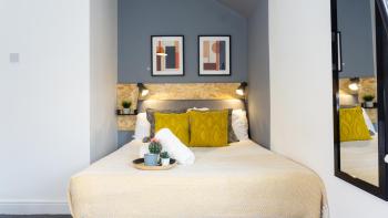 Heyes House - Air Host & Stay - Free parking - Contractor Friendly, Liverpool (photo 3)