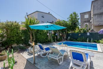 Dalmatian 230m2 with pool and garden near the old town for families, Split (photo 5)
