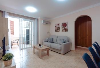 Apto ACHE, acogedor apartamento de 66 m con terraza, aire acondicionado y parking privado gratuito, Los Abrigos (foto 2)