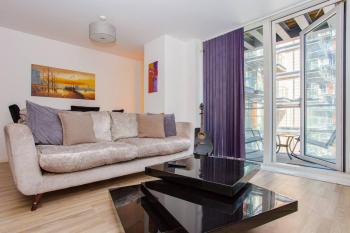 1 Bed in Canary Wharf with Vibrant City Views, Londýn (fotografie 3)