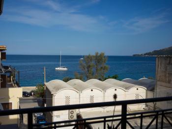 Arty Loft with Sea & City Views, Zante (photo 4)