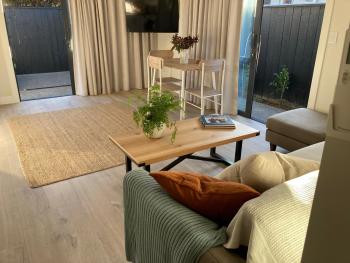 Modern, Sunny, Central, Motueka (photo 3)