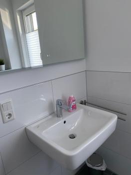 Messezimmer nahe der Düsseldorfer Messe mit eigenem Eingang und gratis Minibar, Düsseldorf (Foto 4)