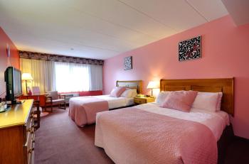 Ramada by Wyndham Pinewood Park Resort North Bay, North Bay (photo 2)