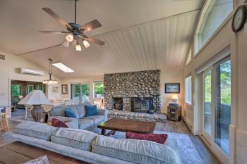 House w/ Balcony ~ 5 Mi to Cranmore Resort!, Bartlett (foto 2)