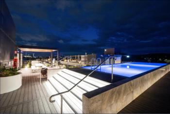 The Hamptons -Coastal Luxe Dual Suite - 2 Bed 2 Bath, Rooftop Pool & Free Parking, Canberra (zdjęcie 2)