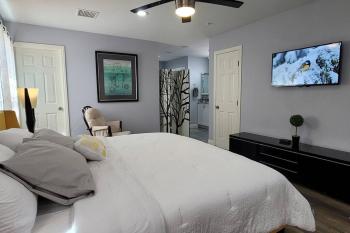 K - Fully remodeled and professionally decorated, Las Vegas (photo 5)