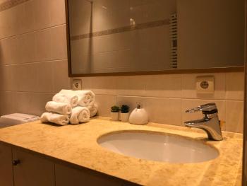 lovely two bedroom apartment with free parking, Amberes (foto 3)