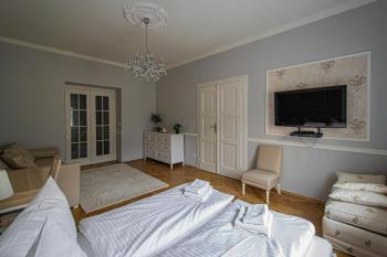 Luxury Central 150m2 Apartment on Wencelas Square with Private Garage, Praha (fotografie 3)