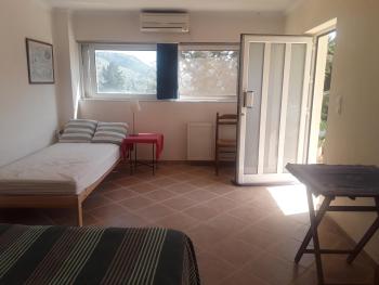 Alpha House, Pláka (photo 3)