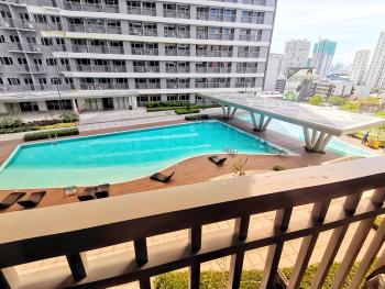 Stylish 1 Bedroom Condo Unit with Perfect Pool View Balcony at Fame Residences, Manila (fotografie 3)