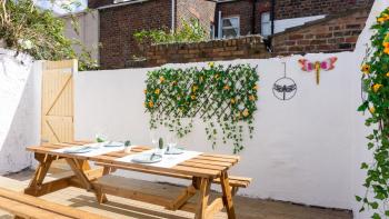 Coningsby House - Air Host & Stay - 6BR, Sleeps 14, Liverpool (photo 5)