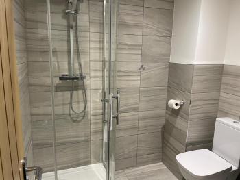 Modern - two bed - apartment located in the city of Wolverhampton, Wolverhampton (photo 2)