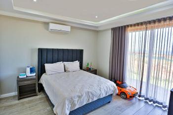 Chaval Cave, 5 Bedroom 6 bathroom in Zululami Coastal Estate, Sheffield Beach (foto 2)