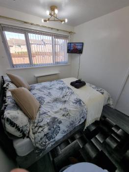 Modern & Elegant Home w/ Netflix and Parking, Leeds (Foto 5)