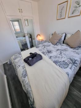 Modern & Elegant Home w/ Netflix and Parking, Leeds (Foto 3)