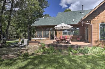 Spacious Riverfront Escape with Private Hot Tub, Eagle River (fotografie 2)