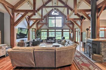 Spacious Riverfront Escape with Private Hot Tub, Eagle River (fotografie 4)