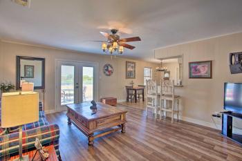 Home in Historic Waxahachie w/ Yard & Patio!, Ваксахачи (фото 5)