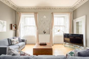2 Bed Old Town Apartment - Next To Castle, Эдинбург (фото 2)